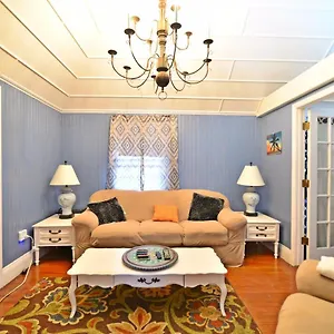 https://historic-apartment-in-the-heart-of-christiansted.comcaribbean.com